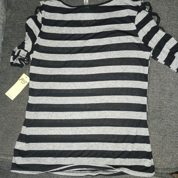 Black & Gray Shirt - Picture 4 of 5